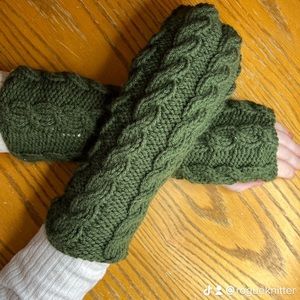 Geillis Arm Warmers - Deep Forest Green